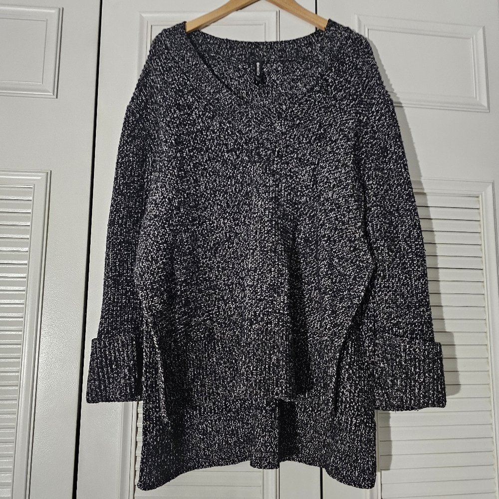 Athleta Black and Gray V-Neck Sweater